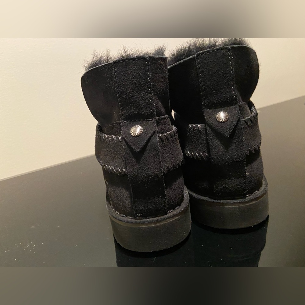 Ugg Boots Size 8.5 - Picture 4 of 11